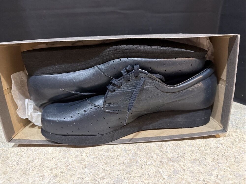 Pw minor womens shoes sz 7 new in box.  code 21167 fantastic- leather